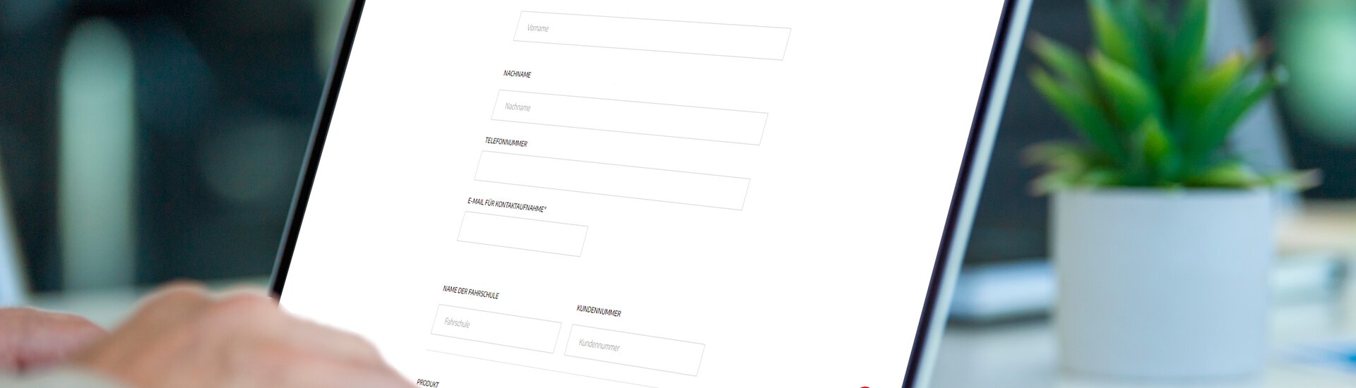 Nahaufnahme Laptop mit Supportformular