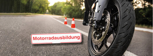 Motorradreifen Nahaufnahme mit Titel Motorradausbildung