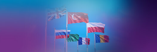 Flaggen europäischer Länder auf blau lila Grund