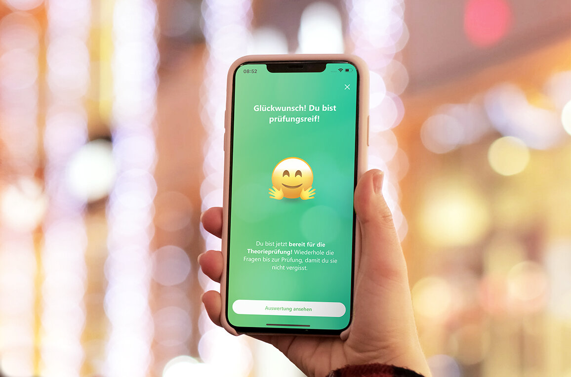 Grüner Fahren Lernen Max Feedback Screen mit Konfetti-Emoji auf Smartphone