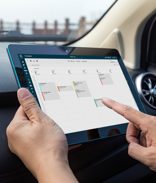 Fahrschul-Manager Terminplaner auf Tablet im Auto