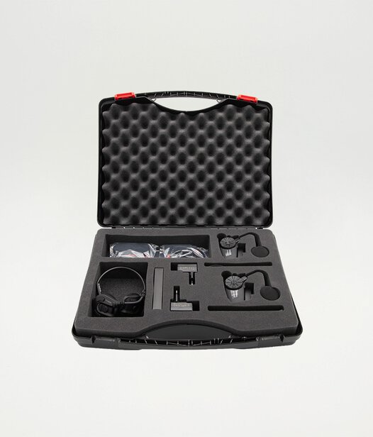 offener Funkkoffer für die Motorradausbildung mit allen Bestandteilen der Funkanlage