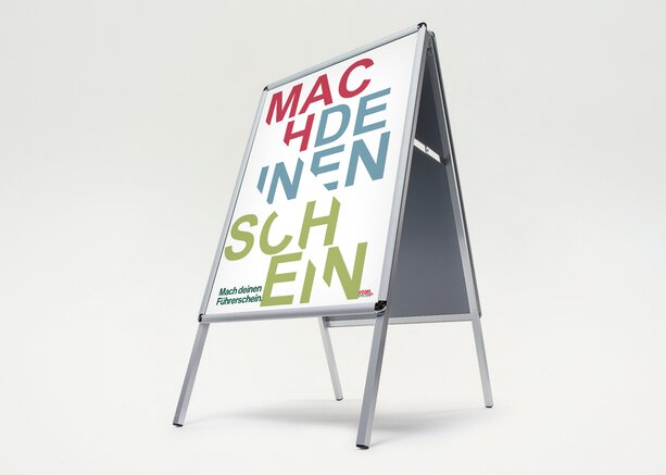 Abbildung eines Kundenstoppers aus Aluminium mit der Möglichkeit auf beiden Seiten ein Poster zu befüllen