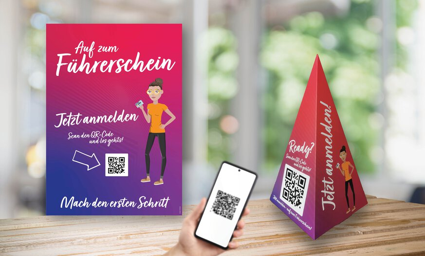 Maxi-Pyramide und Poster mit QR-Code